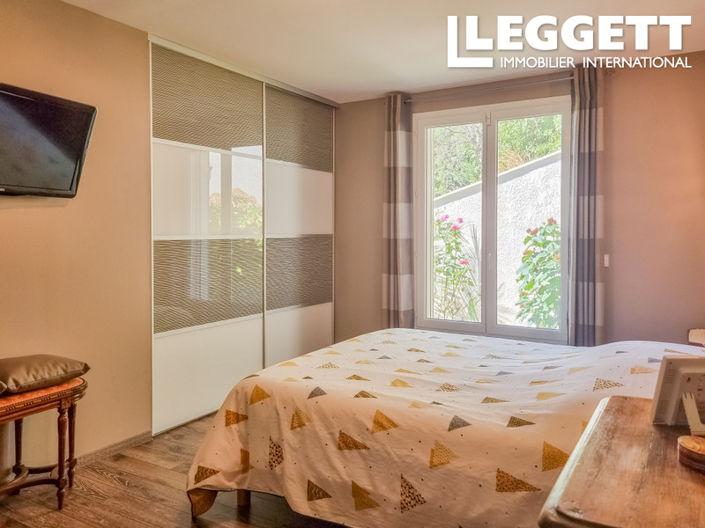 Image No.6-4 Bed House for sale