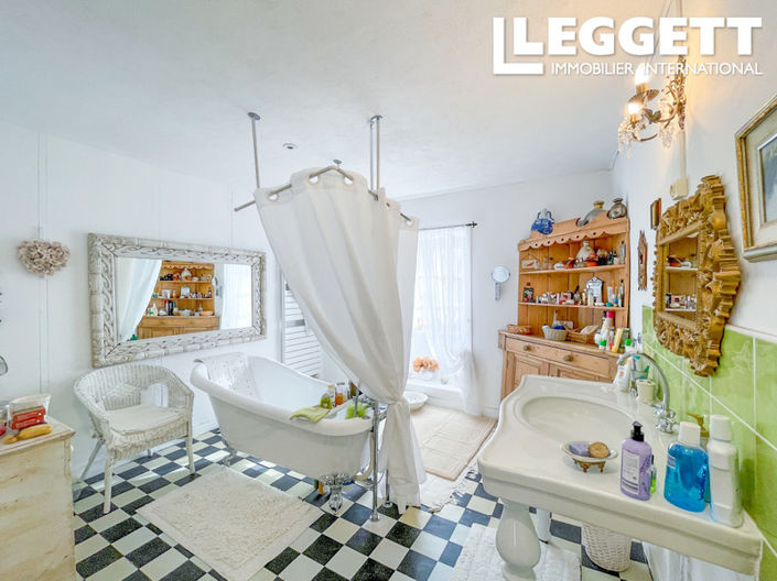 Image No.10-3 Bed House for sale