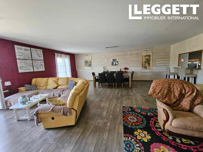 Image No.2-4 Bed House for sale