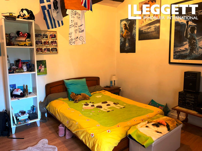 Image No.8-6 Bed House for sale