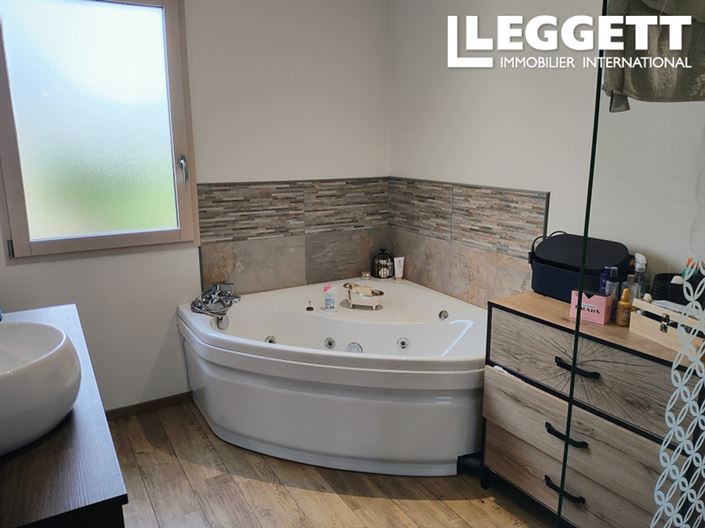 Image No.9-3 Bed House for sale