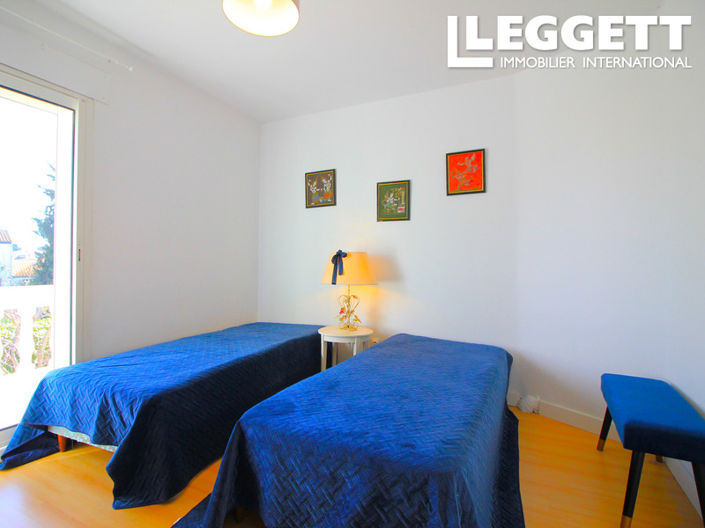 Image No.7-5 Bed House for sale