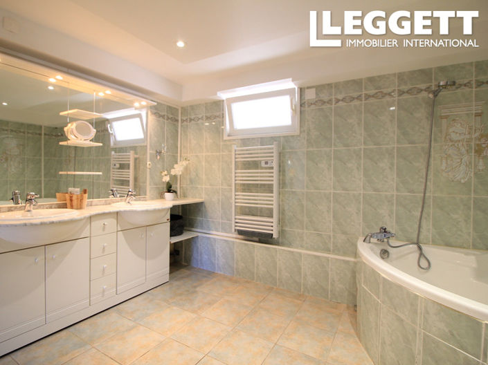 Image No.9-5 Bed House for sale