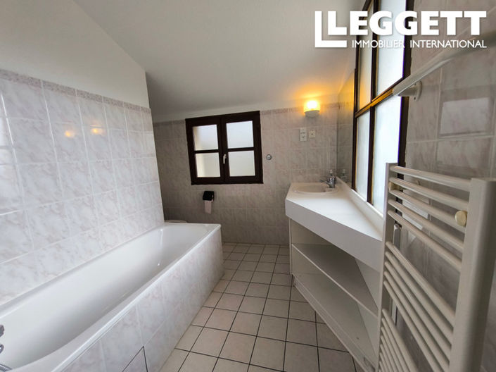 Image No.8-2 Bed House for sale