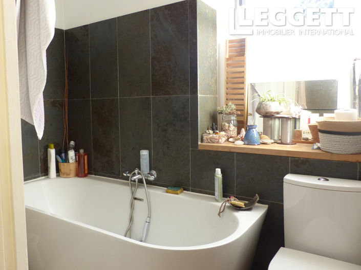 Image No.8-5 Bed House for sale