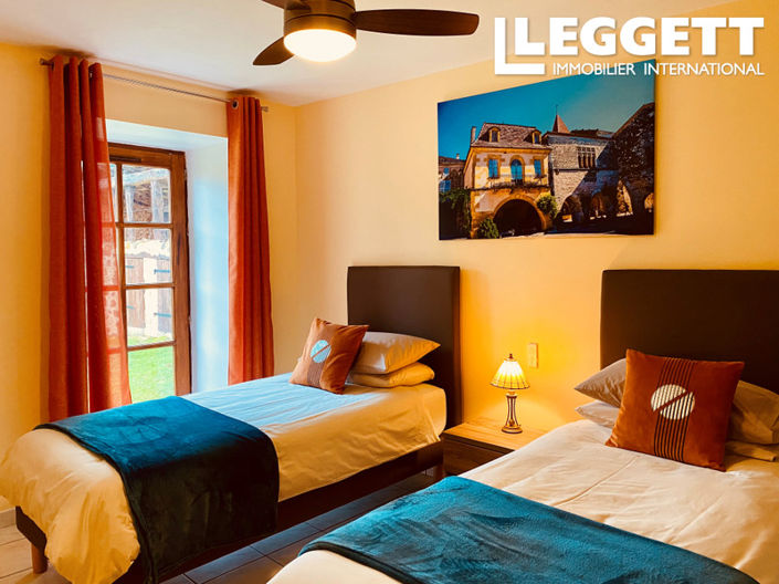 Image No.10-7 Bed House for sale