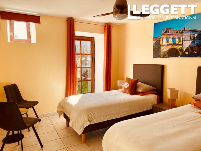 Image No.9-7 Bed House for sale