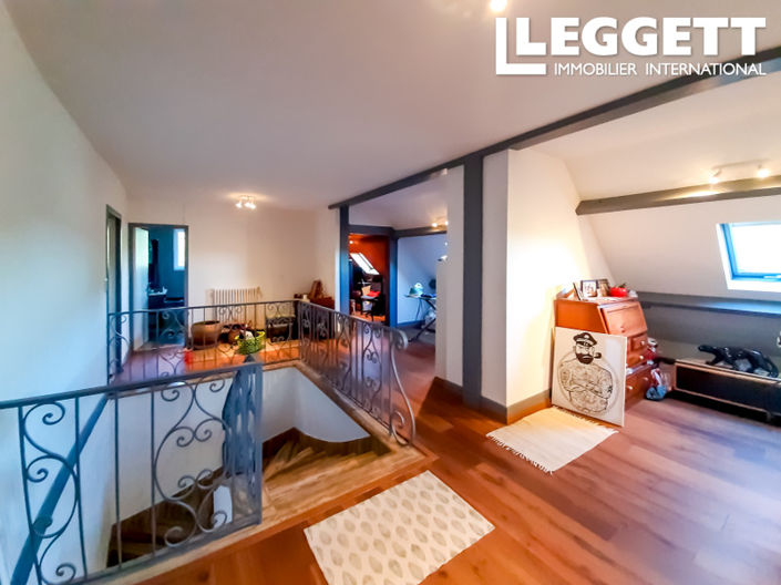 Image No.9-6 Bed House for sale