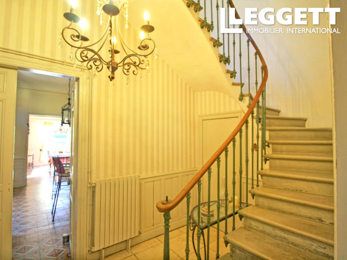 Image No.8-7 Bed House for sale