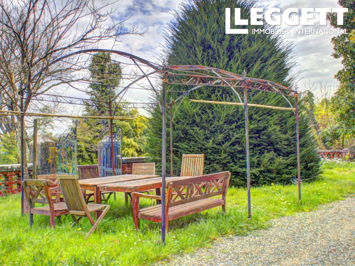 Image No.9-8 Bed Chateaux for sale