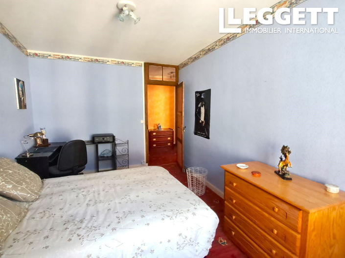 Image No.9-6 Bed House for sale