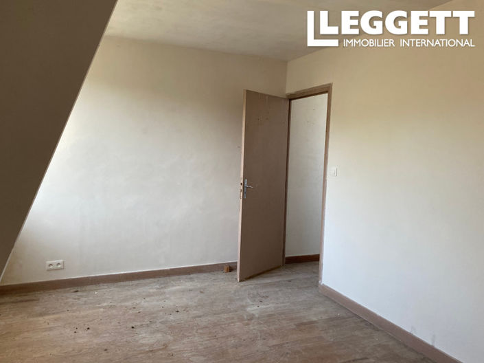 Image No.10-3 Bed House for sale