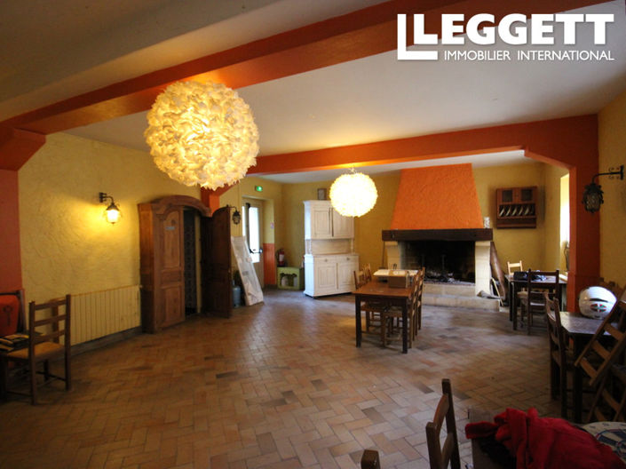 Image No.5-9 Bed Commercial for sale