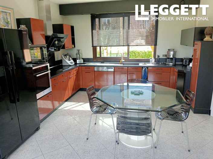 Image No.2-4 Bed House for sale