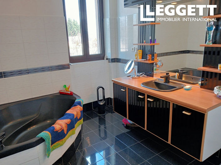 Image No.5-4 Bed House for sale