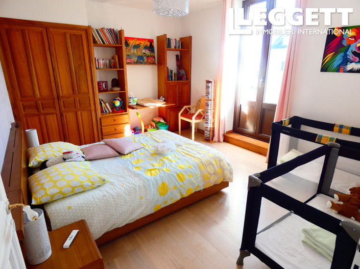 Image No.6-4 Bed House for sale