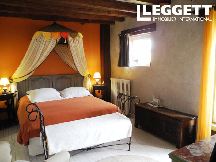 Image No.8-7 Bed House for sale