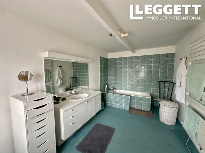 Image No.8-6 Bed House for sale