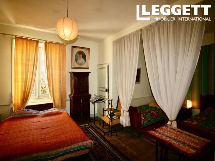 Image No.6-11 Bed House for sale