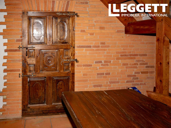 Image No.8-5 Bed House for sale