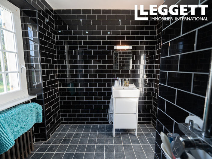 Image No.8-3 Bed House for sale