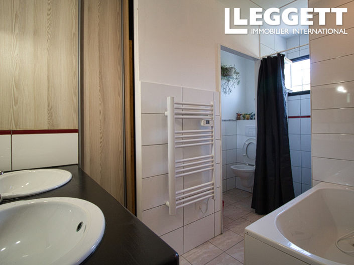 Image No.10-2 Bed House for sale