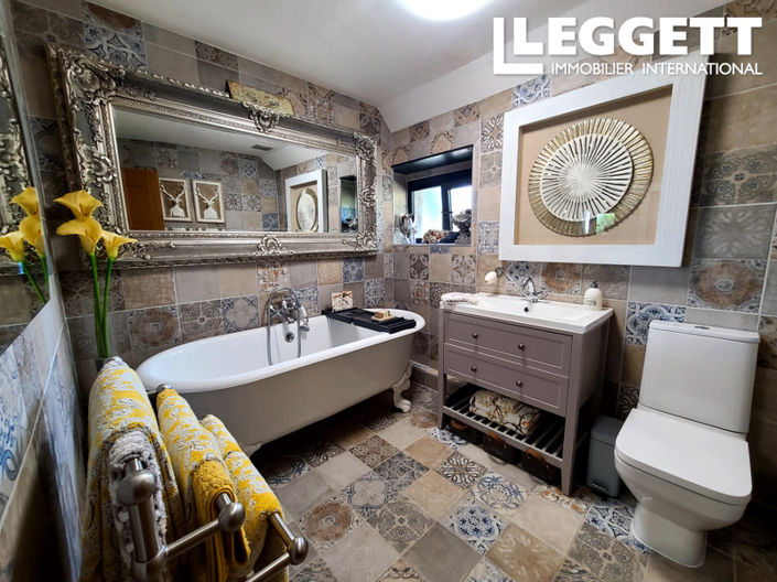 Image No.8-3 Bed House for sale