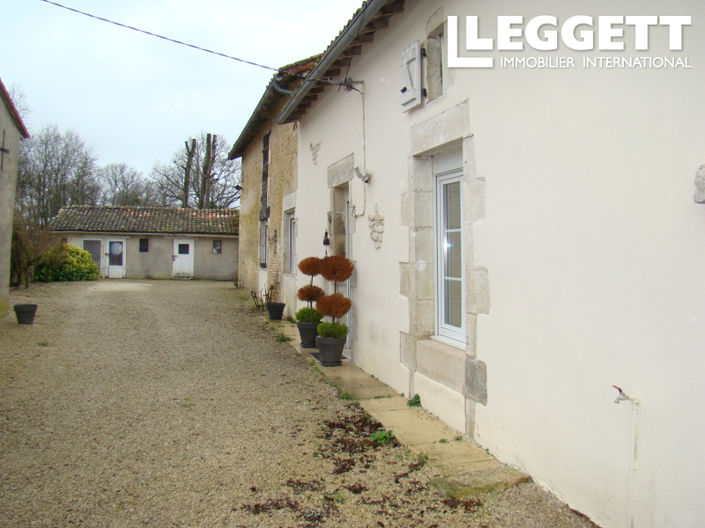 Image No.1-Maison de 3 chambres à vendre à Usson-du-Poitou