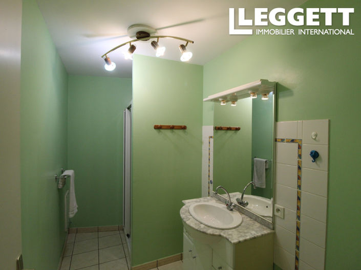 Image No.7-14 Bed Commercial for sale