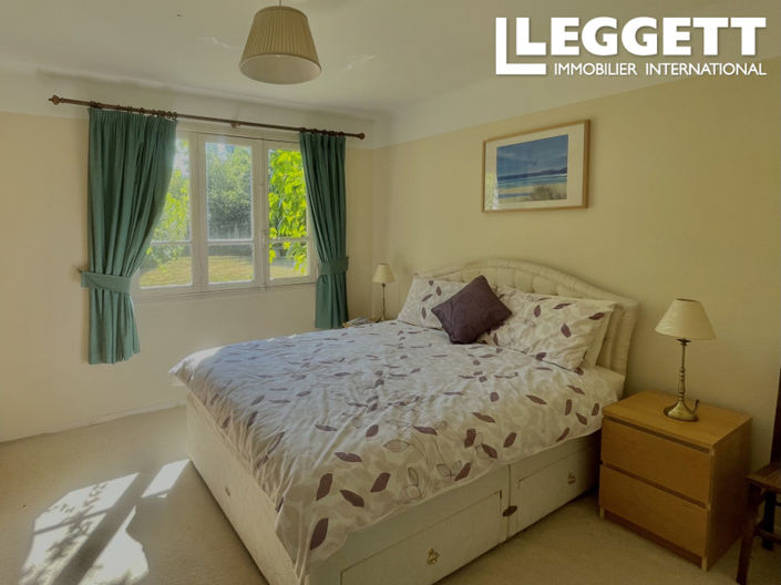 Image No.8-5 Bed House for sale