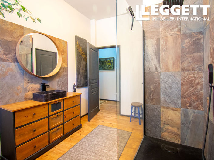 Image No.8-7 Bed House for sale