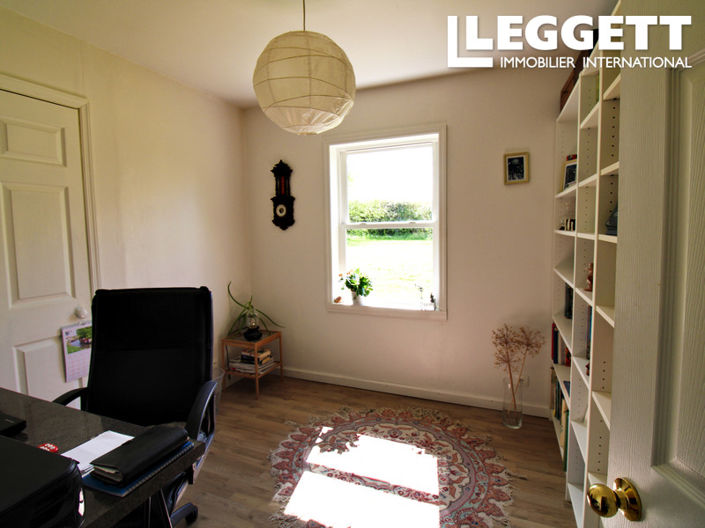 Image No.10-3 Bed House for sale