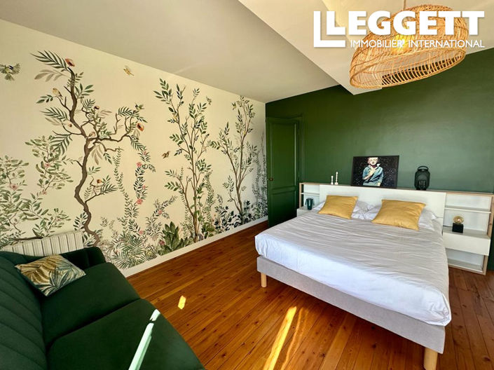 Image No.7-5 Bed House for sale