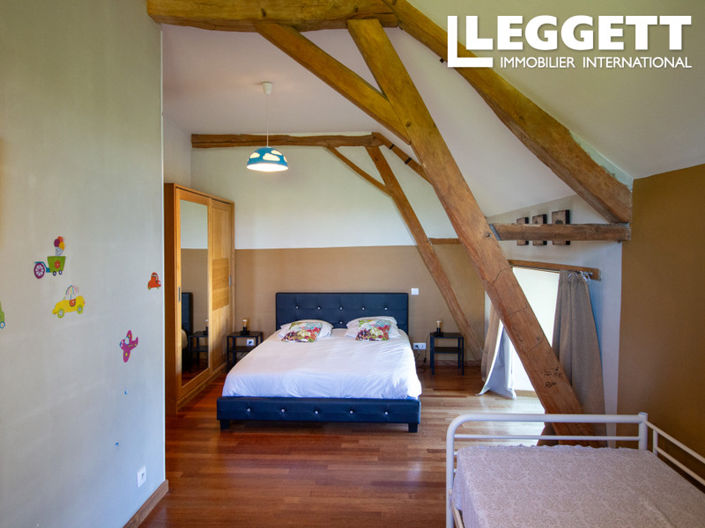 Image No.6-5 Bed House for sale