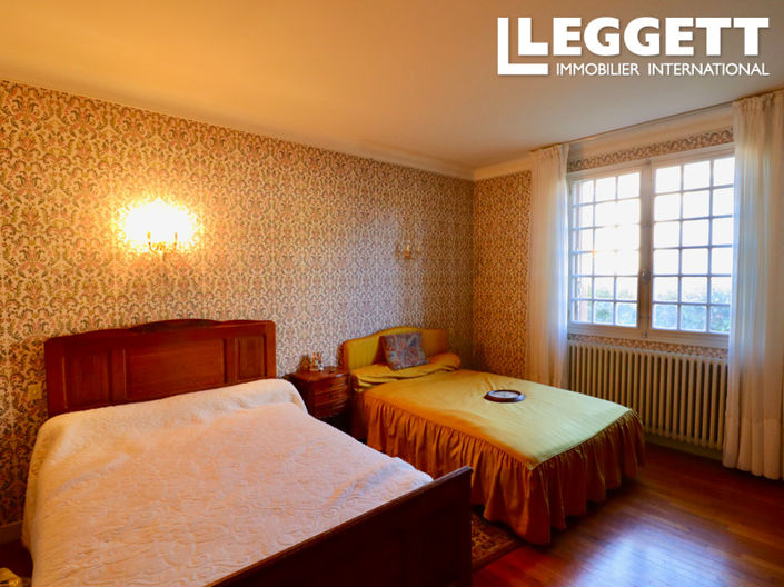 Image No.8-4 Bed House for sale