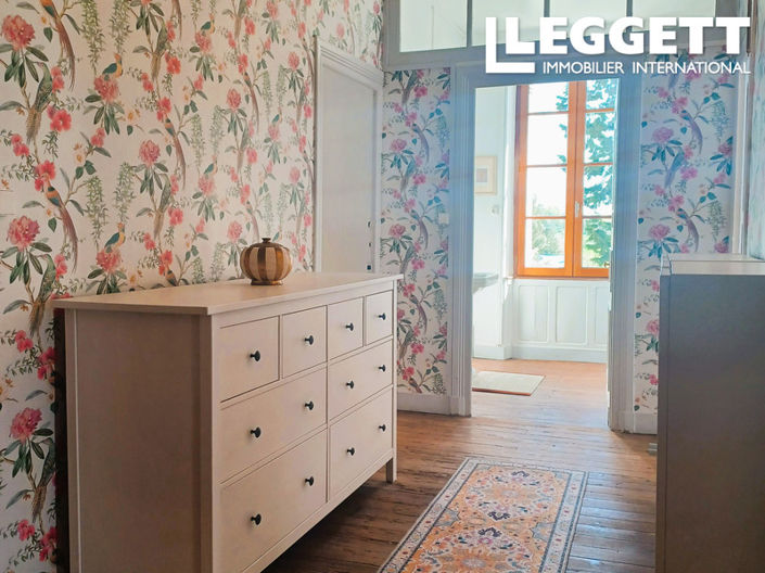 Image No.9-5 Bed House for sale