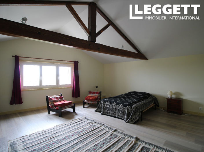 Image No.10-6 Bed House for sale