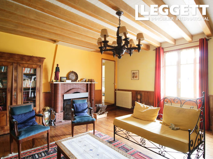 Image No.8-6 Bed House for sale