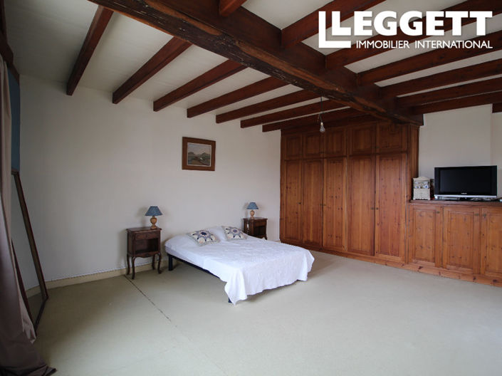 Image No.8-6 Bed House for sale