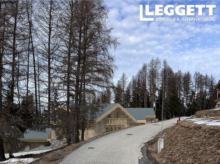 Image No.9-5 Bed House for sale