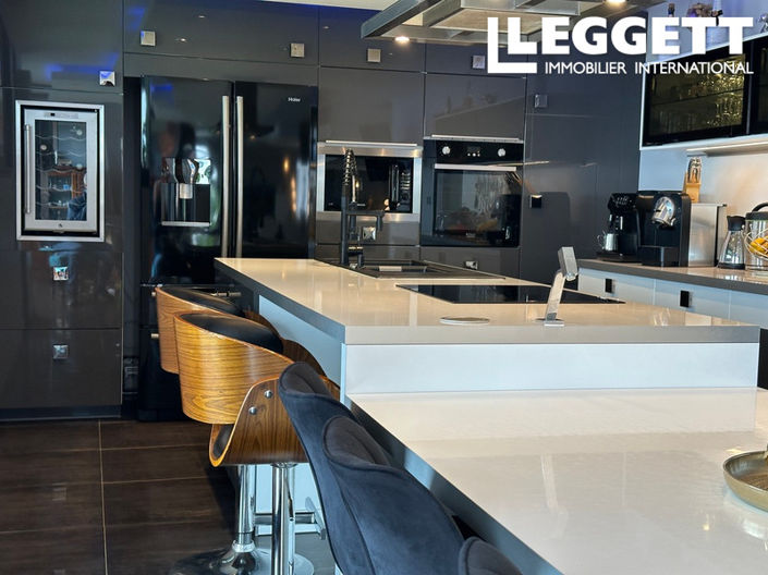 Image No.5-5 Bed House for sale