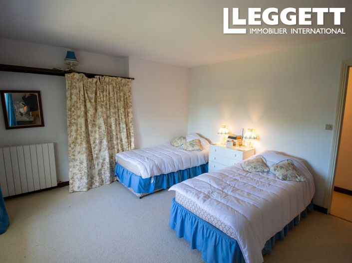 Image No.4-7 Bed House for sale