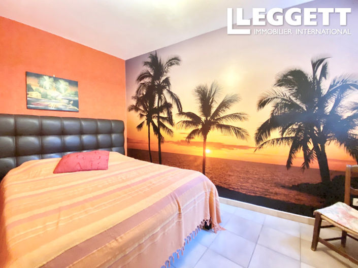 Image No.9-5 Bed House for sale