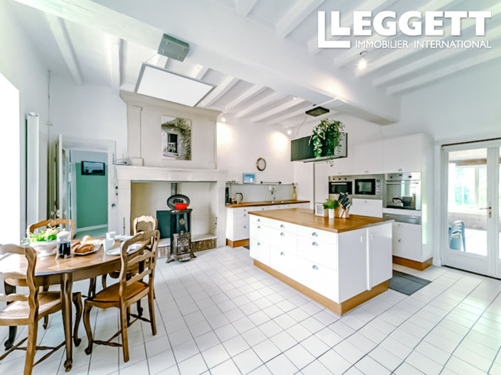 Image No.6-9 Bed Chateaux for sale