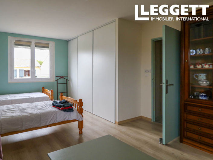 Image No.9-4 Bed House for sale