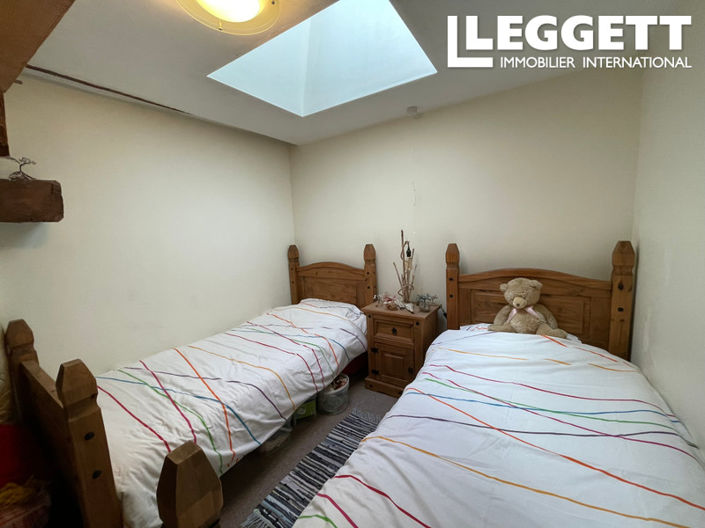 Image No.8-6 Bed House for sale