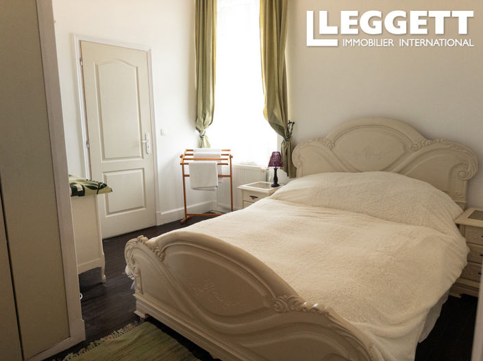 Image No.8-7 Bed House for sale