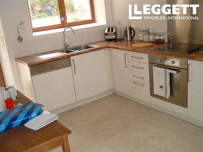 Image No.10-10 Bed Commercial for sale