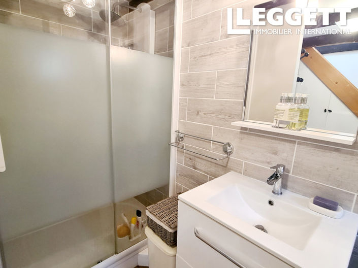 Image No.8-3 Bed House for sale