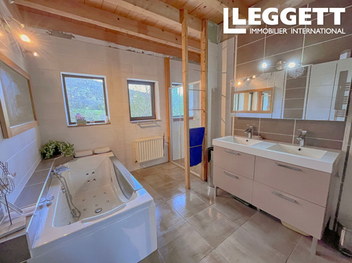 Image No.6-5 Bed House for sale